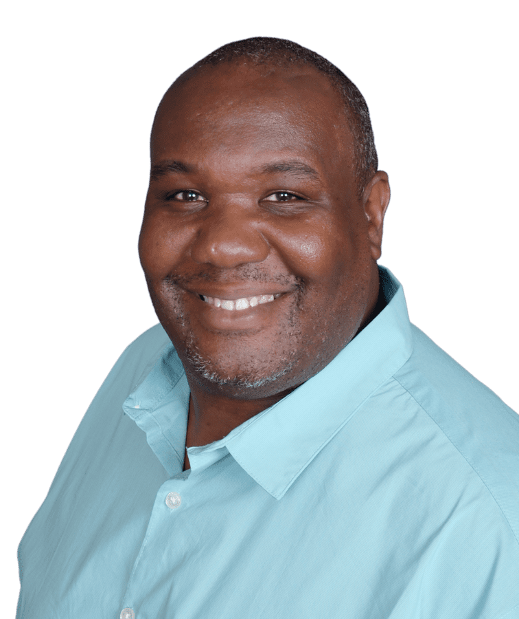 Real Estate Agent Ira Bachelor